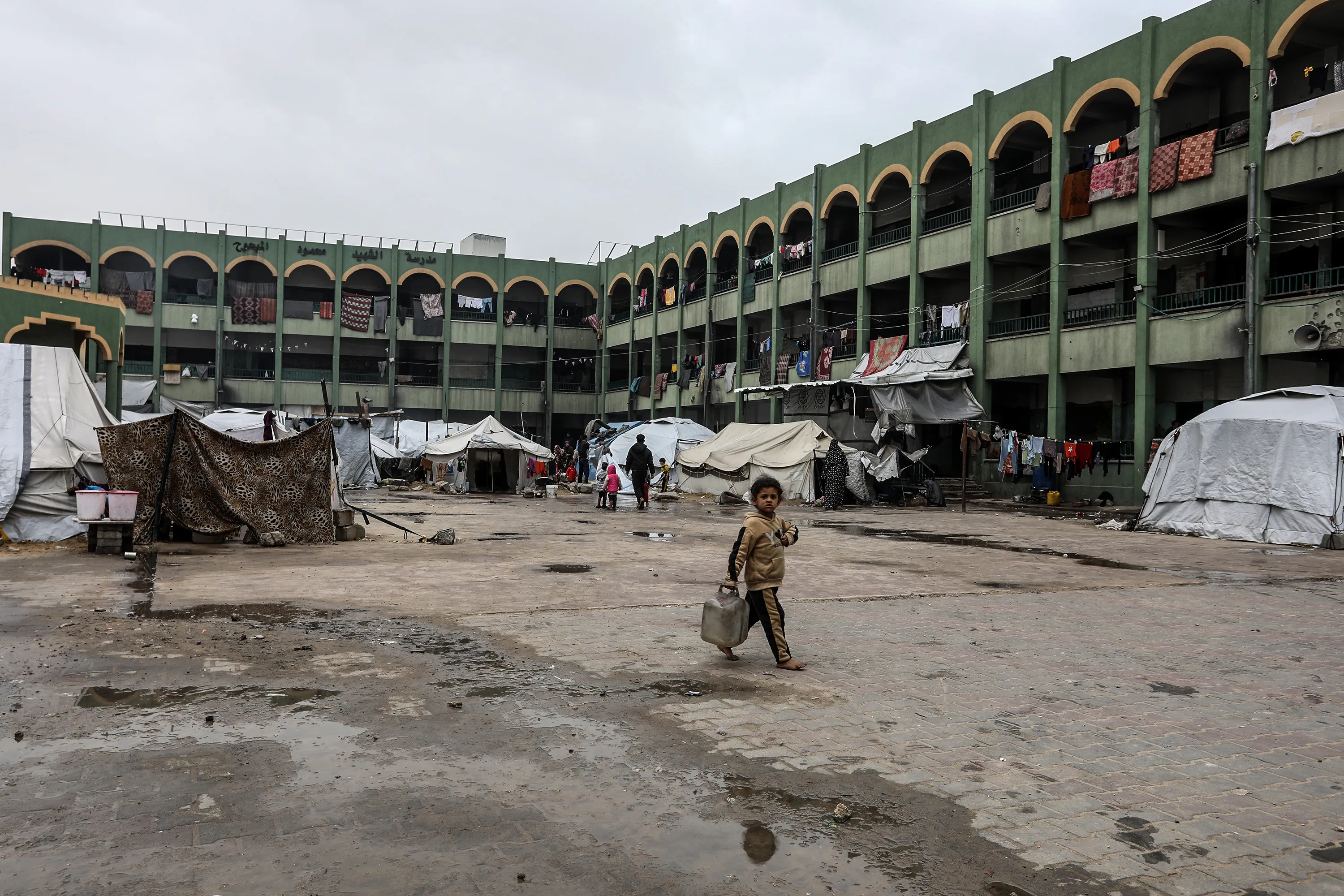 أزمة إنسانية خانقة في خان يونس: النازحون يواجهون الأمراض ونقص المساعدات