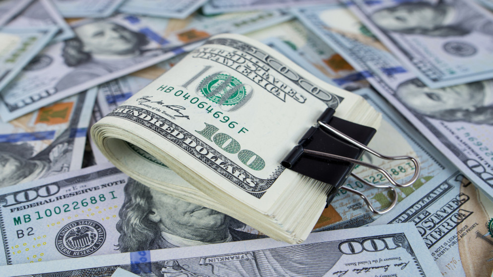 الدولار يستقر قرب اعلى مستوياته وسط توترات متصاعدة بين واشنطن وطهران