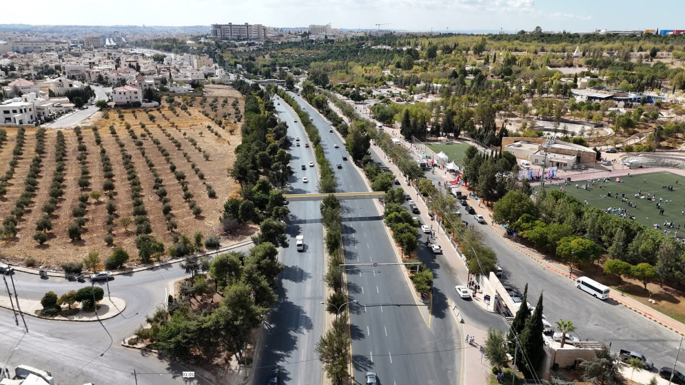 تحويلات مرورية مساء اليوم لتركيب جسر مشاة في شارع الملك عبدالله الثاني