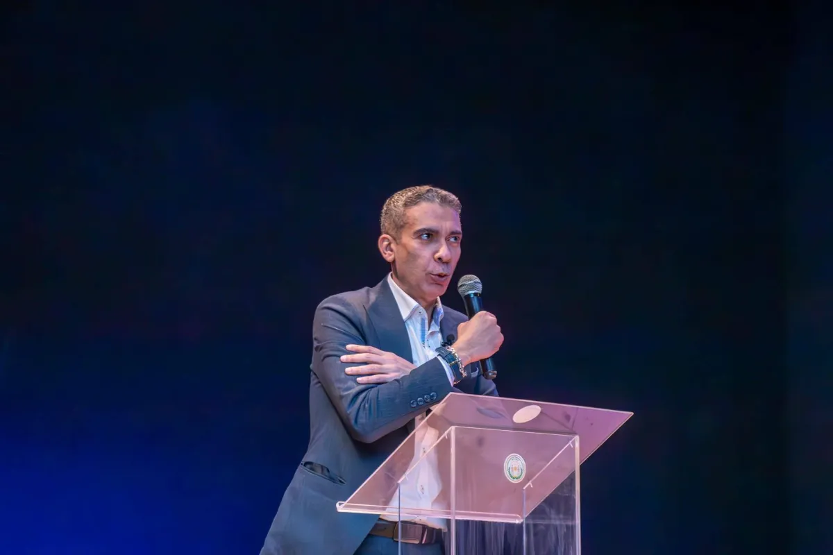 جدل نظام الطيبات: بين التأييد والانتقاد بعد وفاة الطبيب المصري