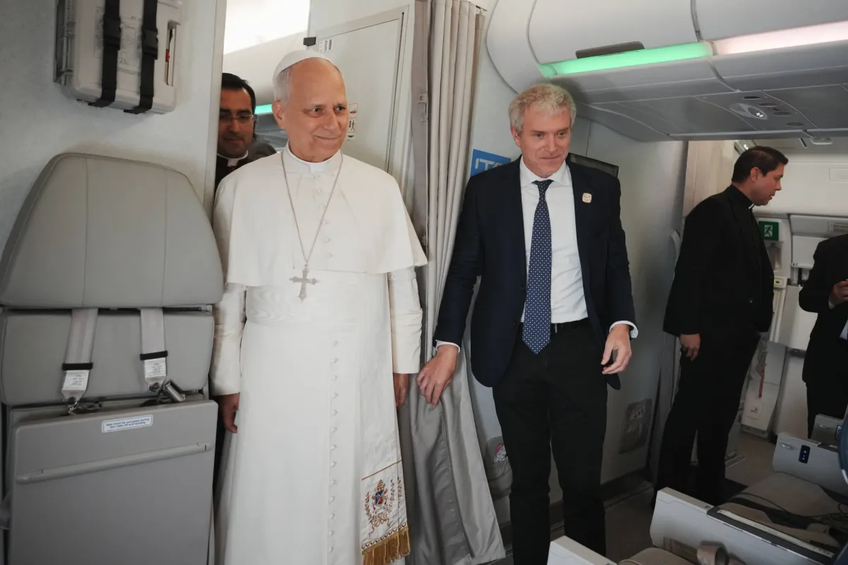 بابا الفاتيكان يعرب عن أسفه لسقوط ضحايا في إيران ويدعو للسلام