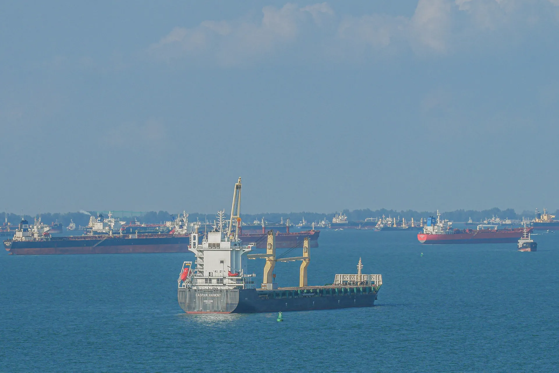 اندونيسيا تتراجع عن رسوم السفن في مضيق ملقا وسط ترقب دولي