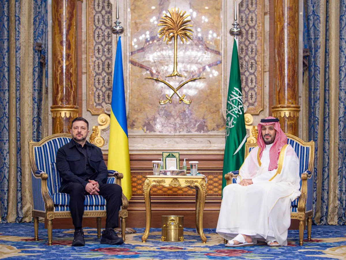 ولي العهد يبحث مع زيلينسكي مستجدات الأزمة الأوكرانية وتطورات الشرق الأوسط