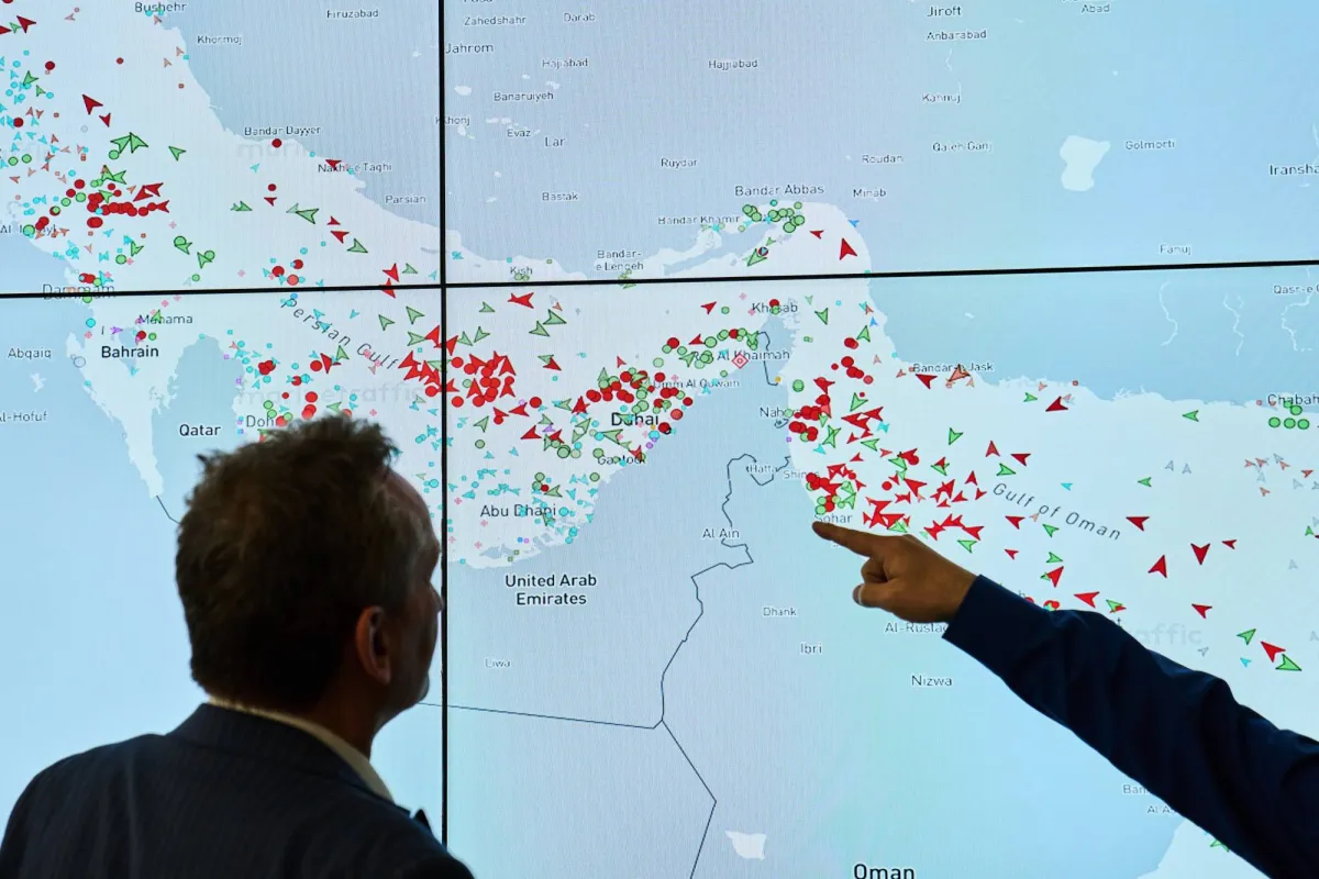 مصير مضيق هرمز معلق بين الحصار الامريكي والمناورات الايرانية