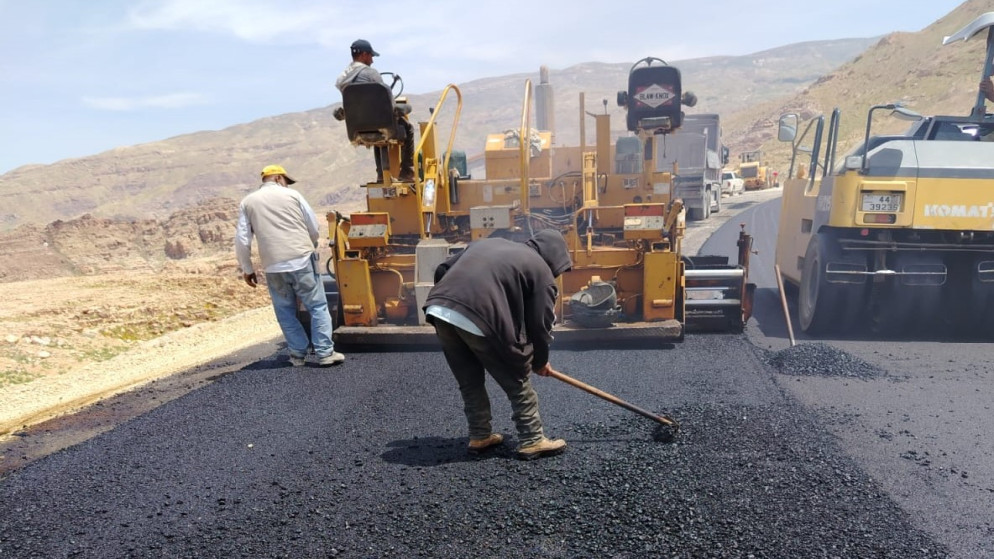 الاردن ينهي اعمال الخلطات الاسفلتية بمشروع طريق كثربا الاغوار