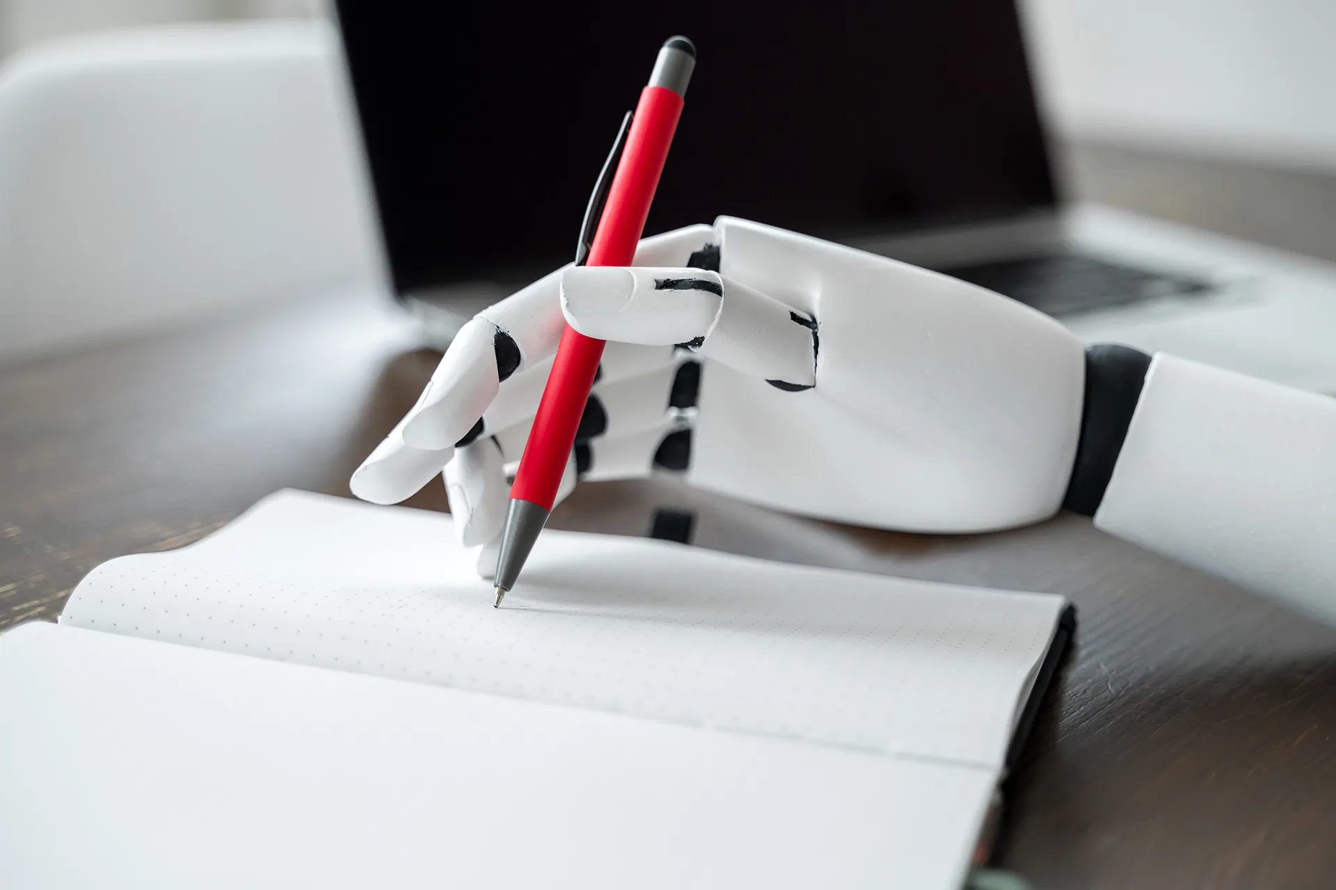 الذكاء الاصطناعي والرواية: هل يهدد الابداع الانساني ام يعيد رسم الخريطة الادبية؟