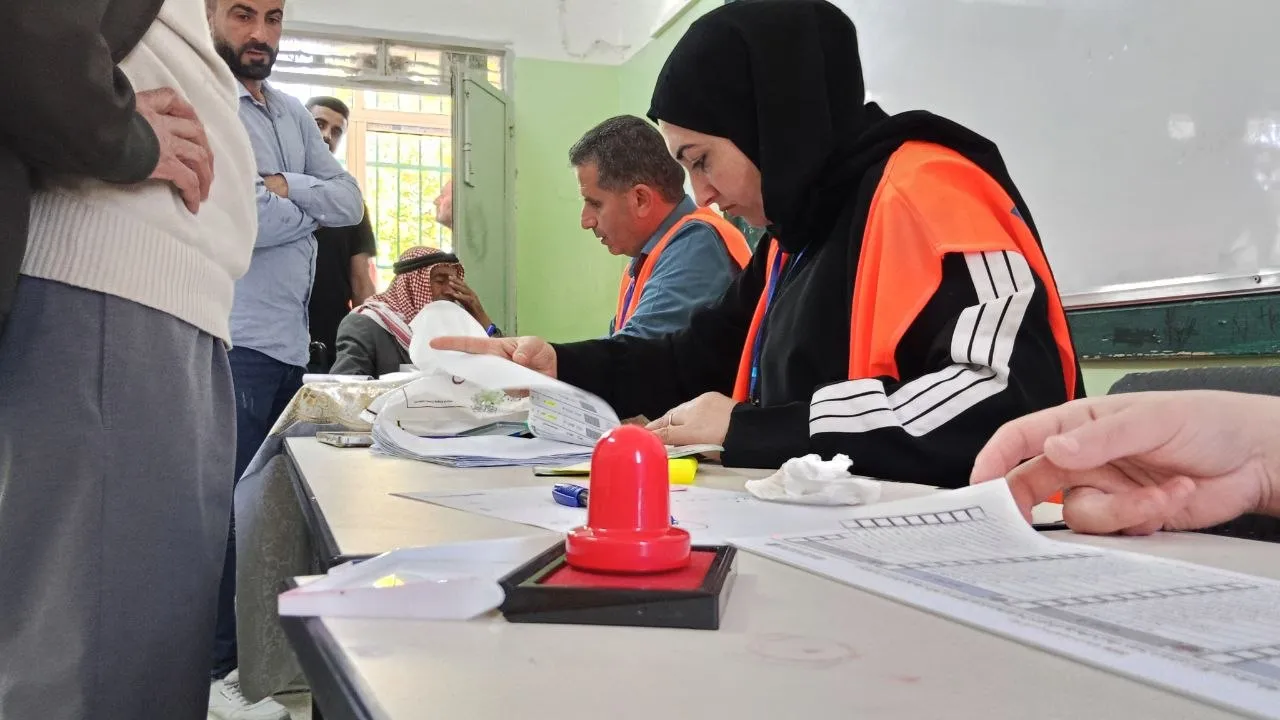 بين عزوف وتزكية.. الانتخابات المحلية الفلسطينية تثير جدلا واسعا