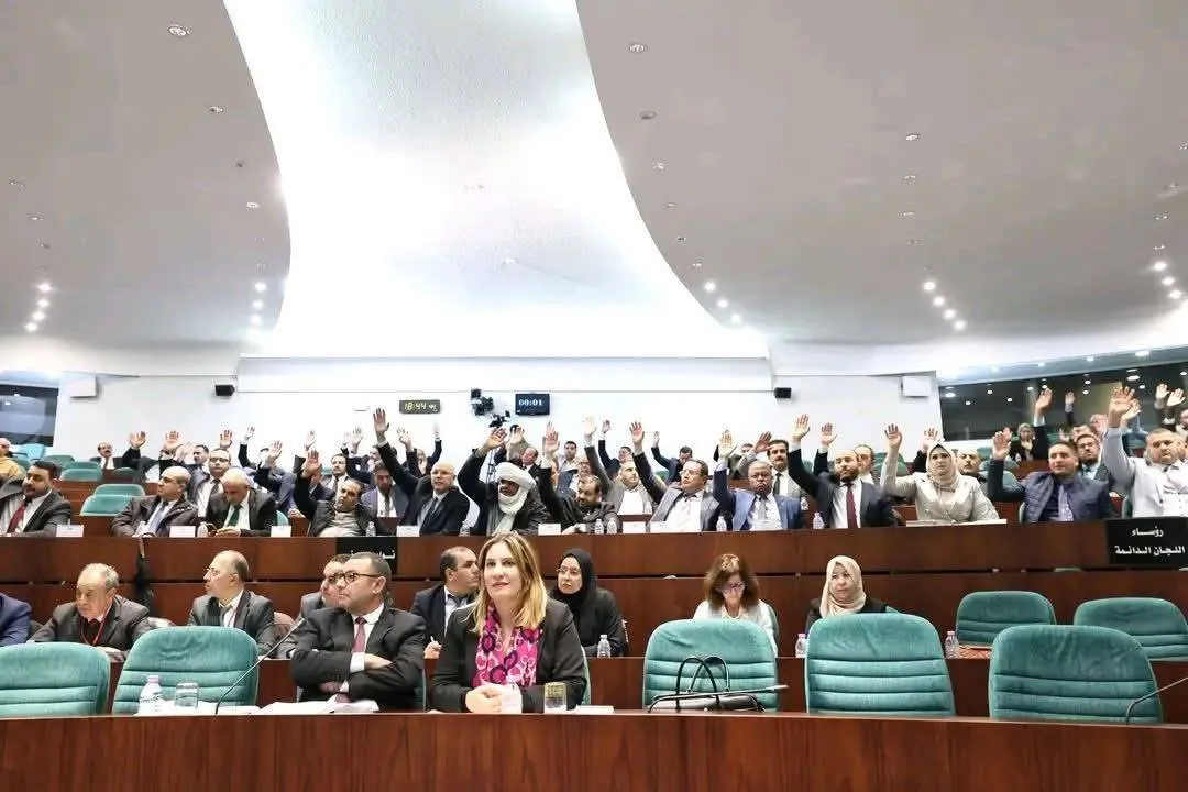 مخاوف المعارضة تطل برأسها مع اقتراب انتخابات الجزائر البرلمانية