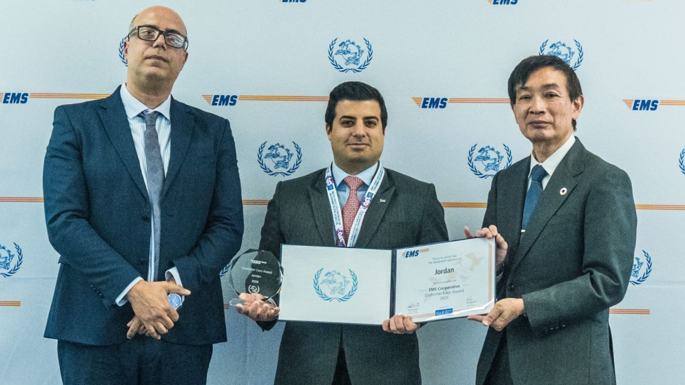 البريد الاردني يتالق ويتوج بجائزة خدمة العملاء للبريد السريع