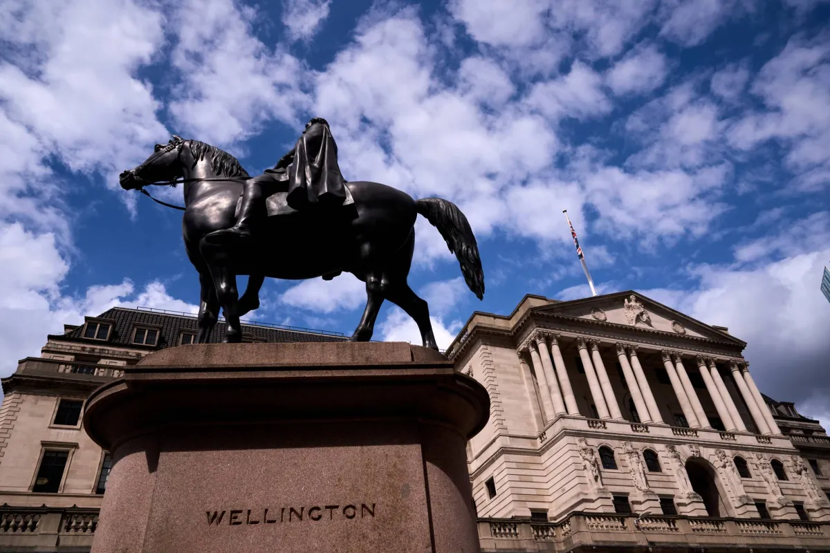 بنك انجلترا يواجه ضغوطا بين الطاقة والتضخم وقرار الفائدة يلوح بالافق