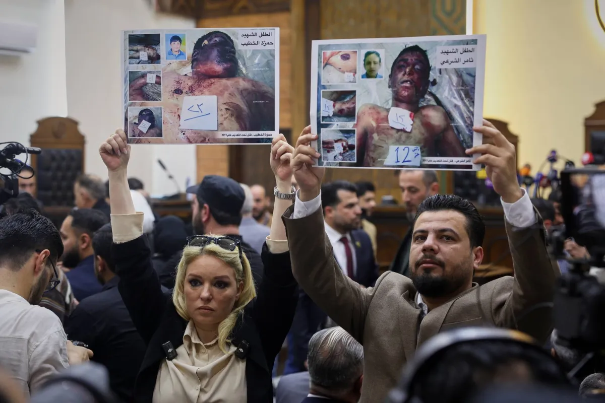 لحظة تاريخية في محاكمة عاطف نجيب أمام ضحاياه في درعا