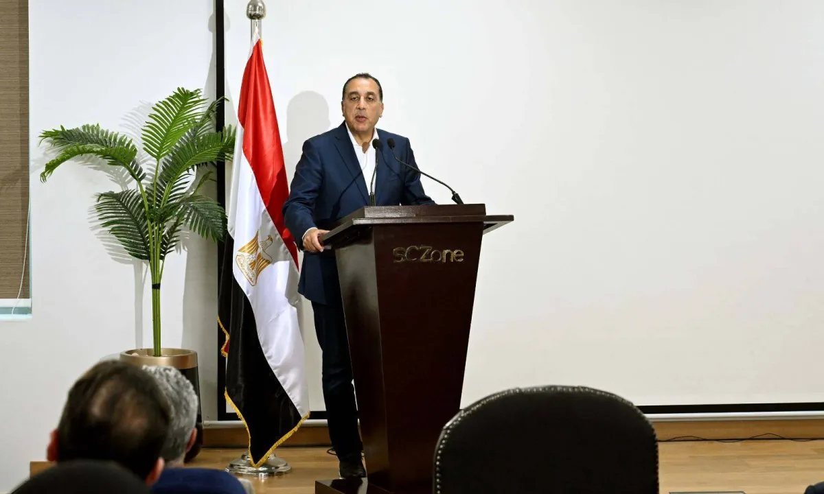 مصر توقف العمل بقرار الاغلاق المبكر للمحال التجارية والمقاهي