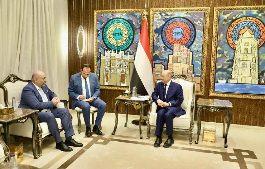 العليمي يؤكد على ضرورة مواجهة الحوثيين لحل الأزمة اليمنية