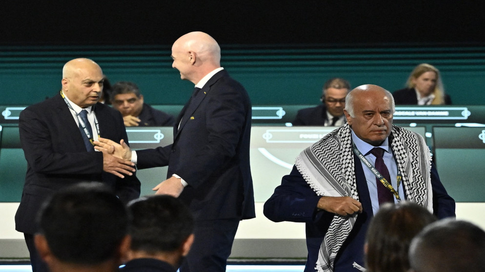 تجاذبات سياسية تسيطر على مؤتمر الفيفا بعد رفض مصافحة رئيس الاتحاد الفلسطيني لنظيره الإسرائيلي