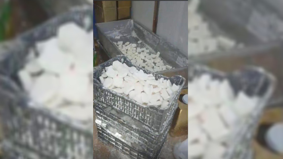 المؤسسة العامة للغذاء والدواء تتلف 20 طنا من الاجبان وتغلق مشغلا مخالفا