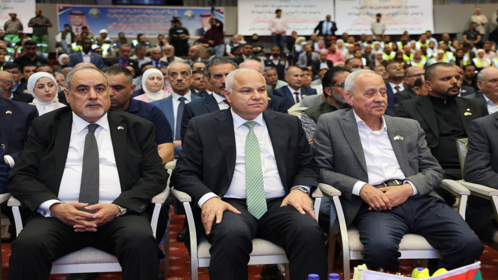وزير العمل يطلق برنامج العمل اللائق احتفالا بيوم العمال