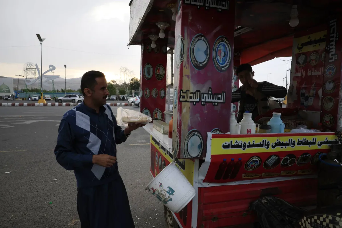 عيد العمال في اليمن: معاناة مستمرة في ظل البطالة وتدهور الأجور