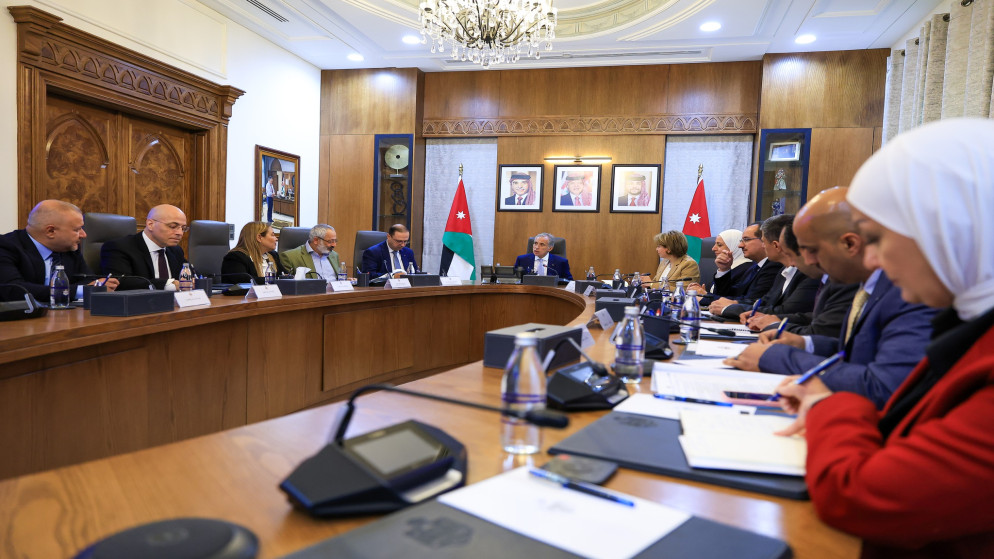 حسان يوجه بوصلة تطوير الادارة الحكومية في الاردن