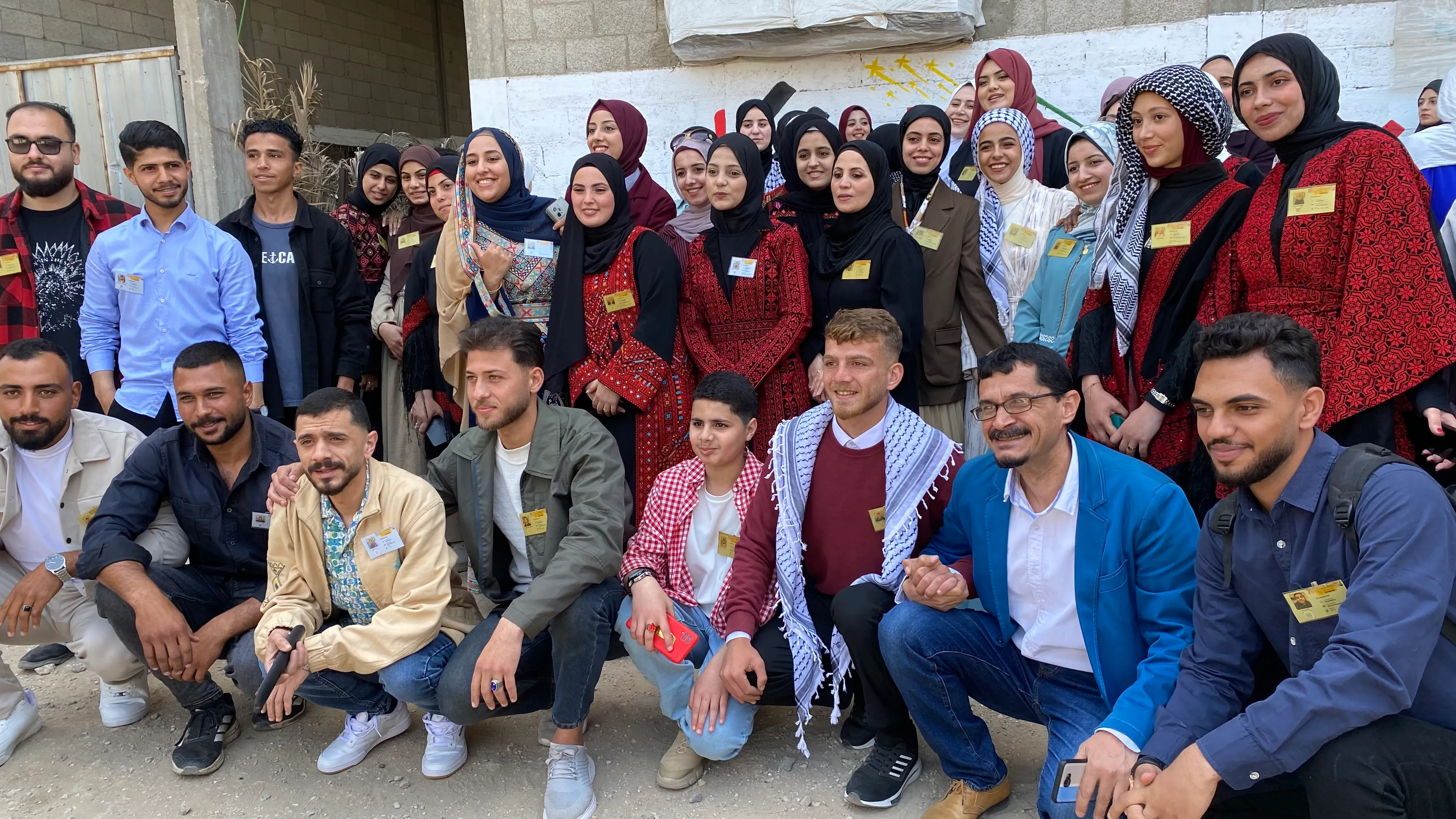 من قلب الركام.. غزة تنفض غبار الحرب بمعرض فني يجسد الحياة