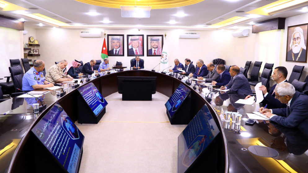 وزير الداخلية يبحث تطوير مراكز الاصلاح والتأهيل في اجتماع رفيع