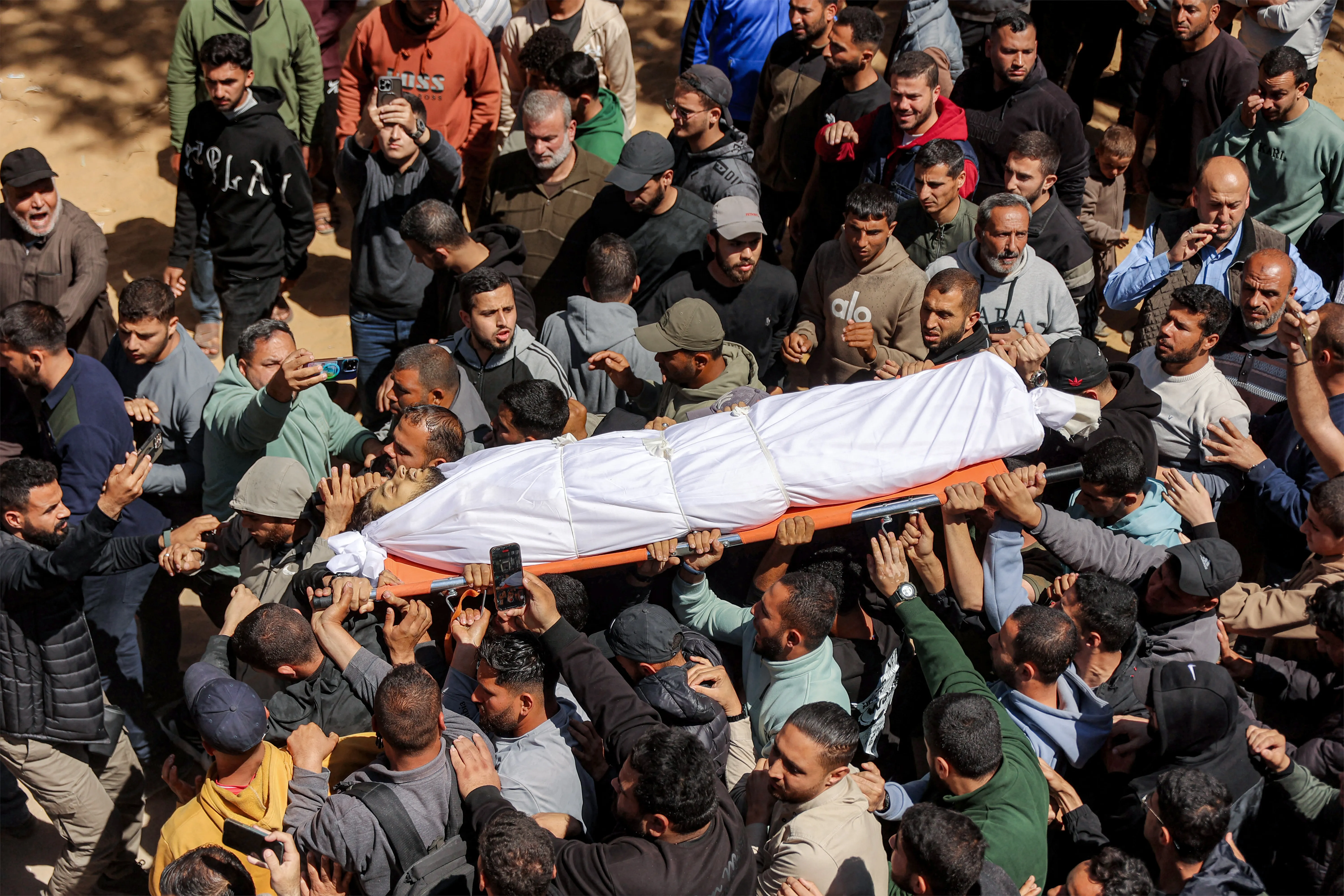 غزة تودع نجل الحية.. استهداف القيادات لن يرهبنا