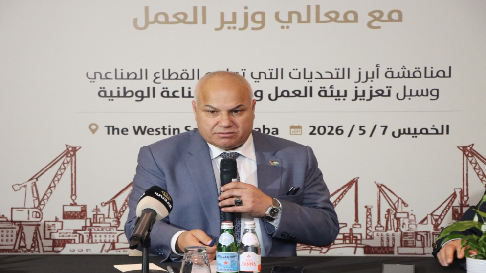 وزير العمل يؤكد دور الصناعة في دعم الاقتصاد الوطني