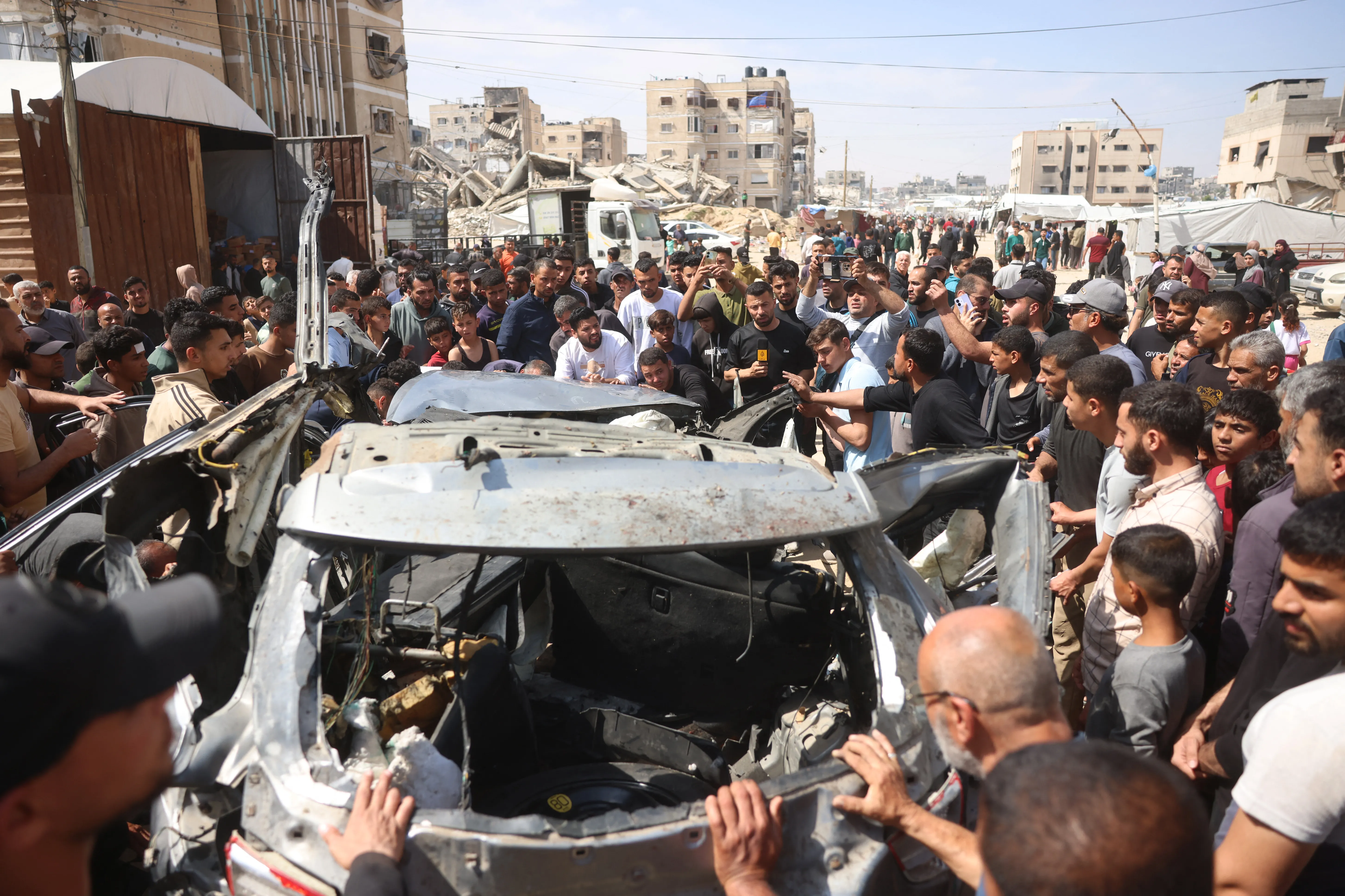 تصعيد في غزة: ضحايا مدنيون في غارات اسرائيلية