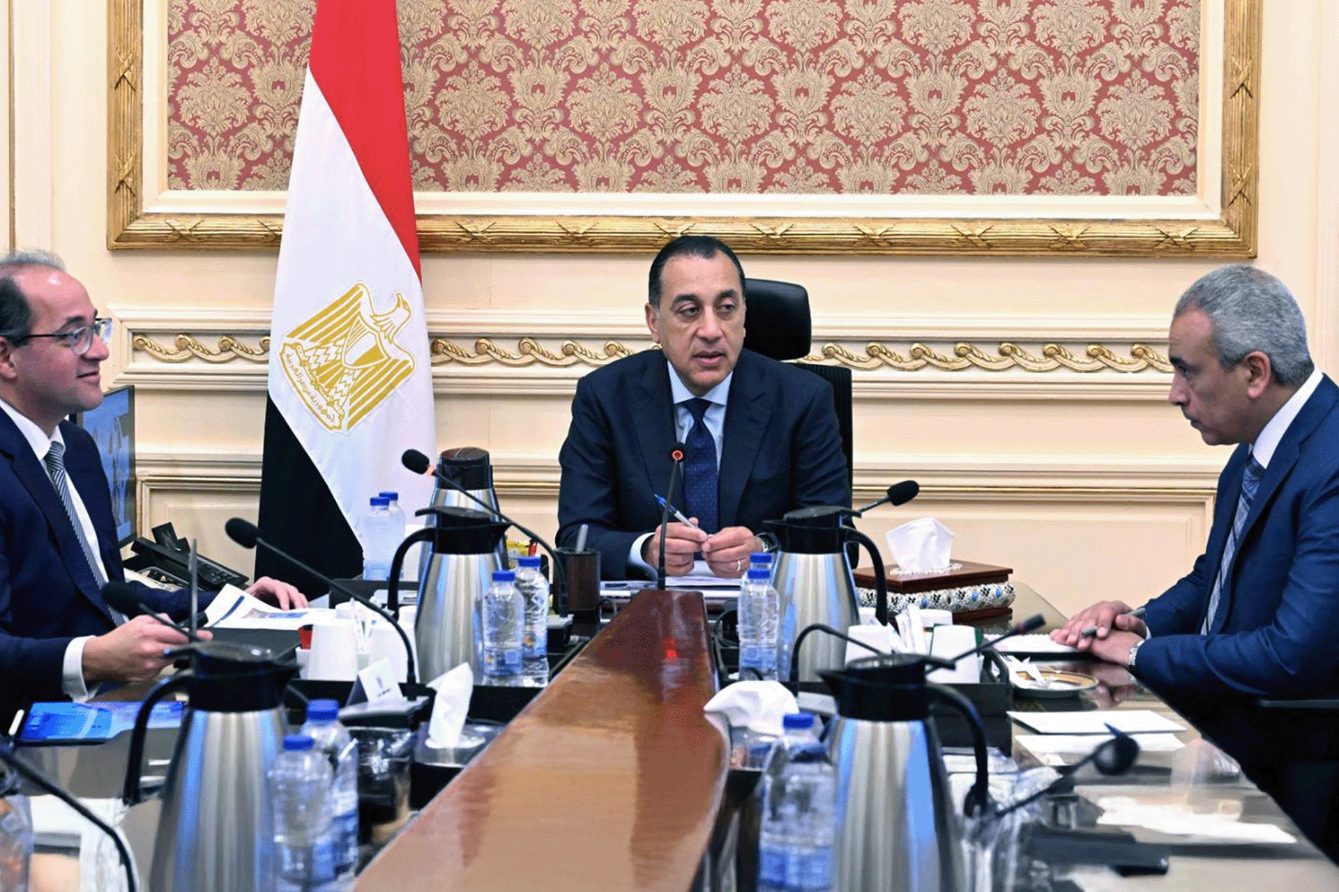 مصر تطلق خطة طموحة للتحول نحو السيارات الكهربائية لخفض استهلاك الوقود
