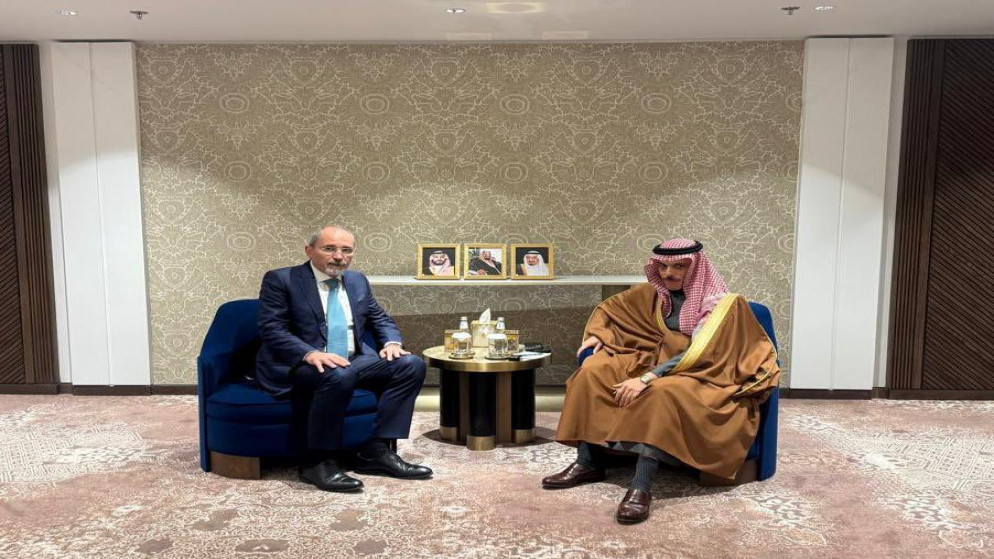 الصفدي والفرحان يناقشان مستجدات الساحة الإقليمية عبر الهاتف