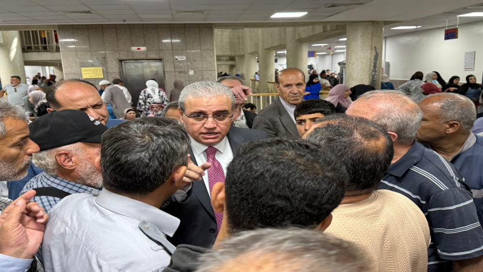 وزير الصحة يوجه بحزمة إجراءات عاجلة للتخفيف على المرضى في مستشفى الأمير حمزة