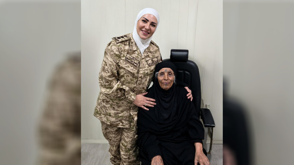 الملكة رانيا تثني على نجاح زراعة قرنية لمعمرة اردنية