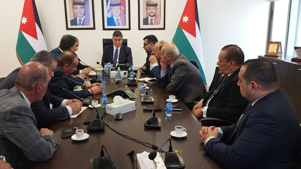 العقبة تبحث تعزيز انسيابية حركة الشحن في الميناء