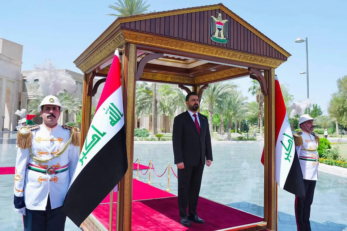 الزيدي يتولى قيادة الحكومة العراقية وسط مراسم رسمية في بغداد