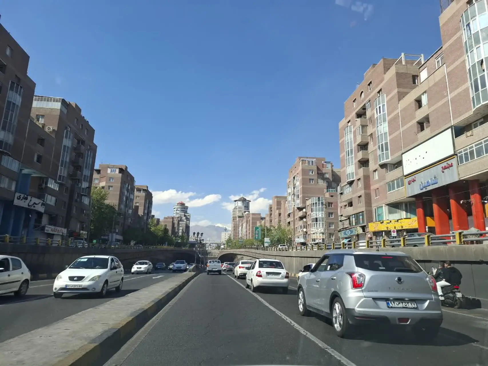 طهران تحت وطأة الحرب: أسعار العقارات تحلق وحلم السكن يتبخر