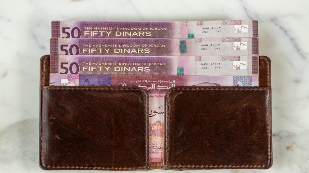 تبكير صرف رواتب الموظفين والمتقاعدين المدنيين والعسكريين