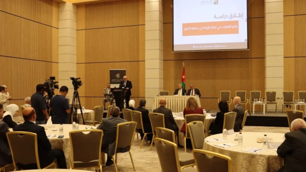 دراسة جديدة تلقي الضوء على تحديات العاملات في زراعة الاغوار