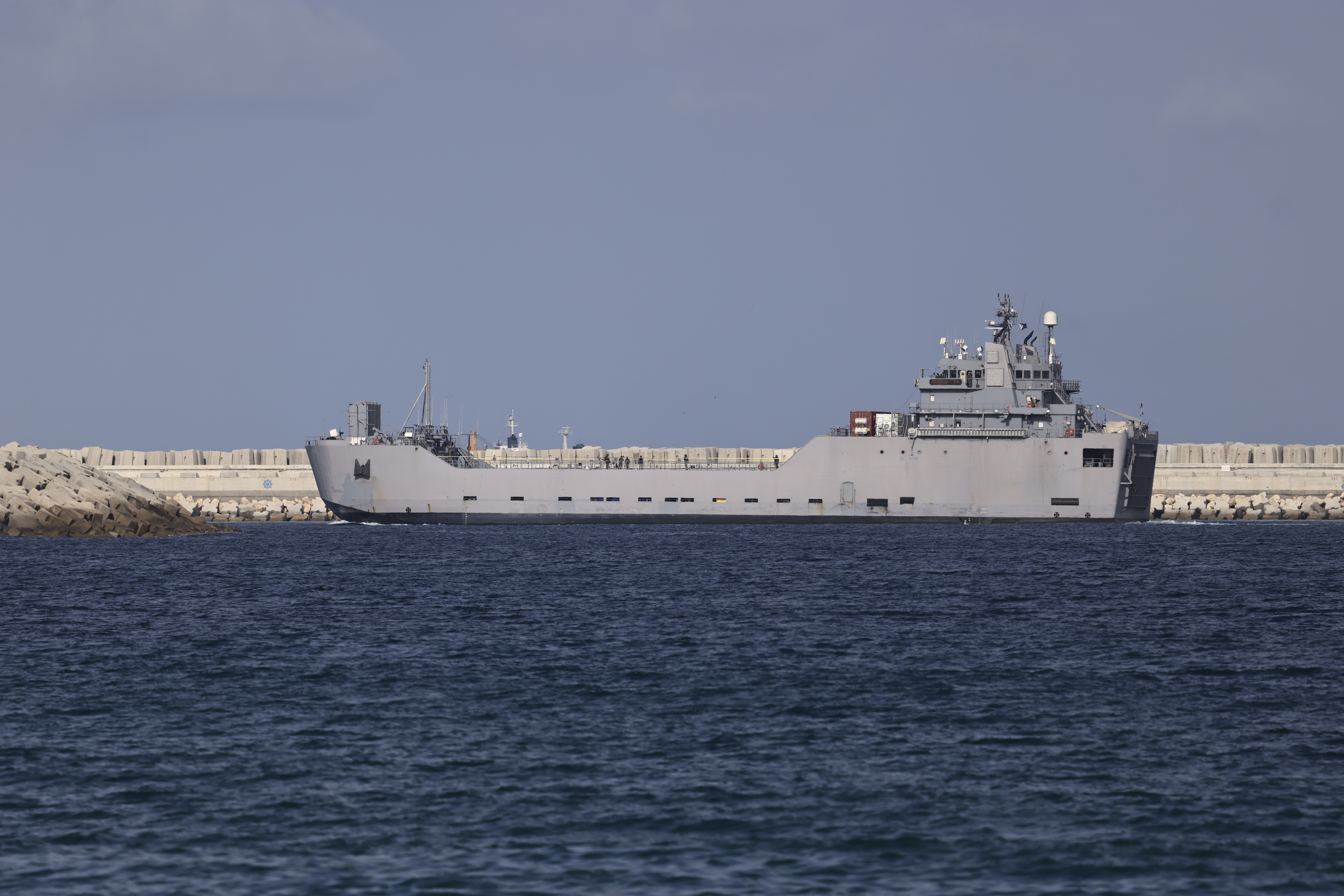 اسرائيل تنقل ناشطي اسطول الصمود قسرا الى اسدود