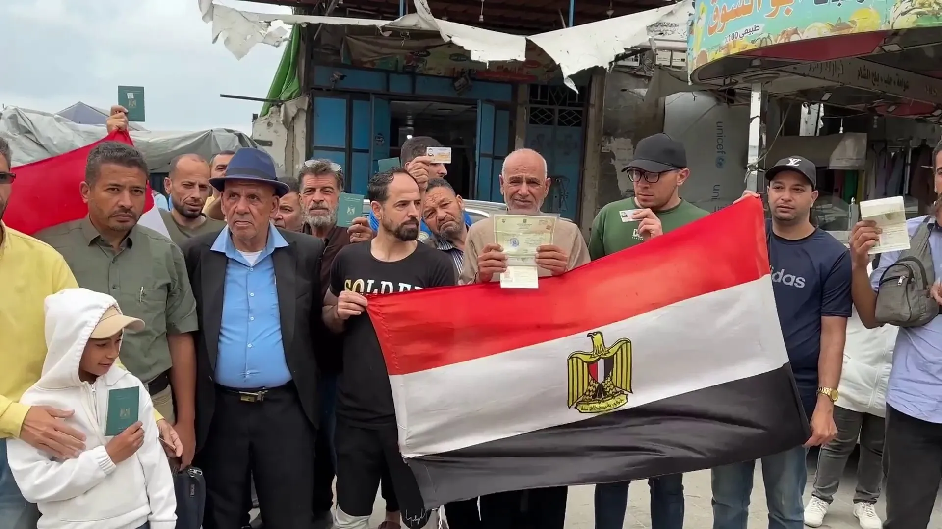 نداء من غزة: مصريون يناشدون الرئيس السيسي لإنهاء معاناتهم