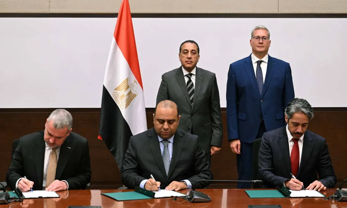 مصر توقع مذكرة تفاهم لتعزيز استغلال الغاز مع قطر للطاقة واكسون موبيل