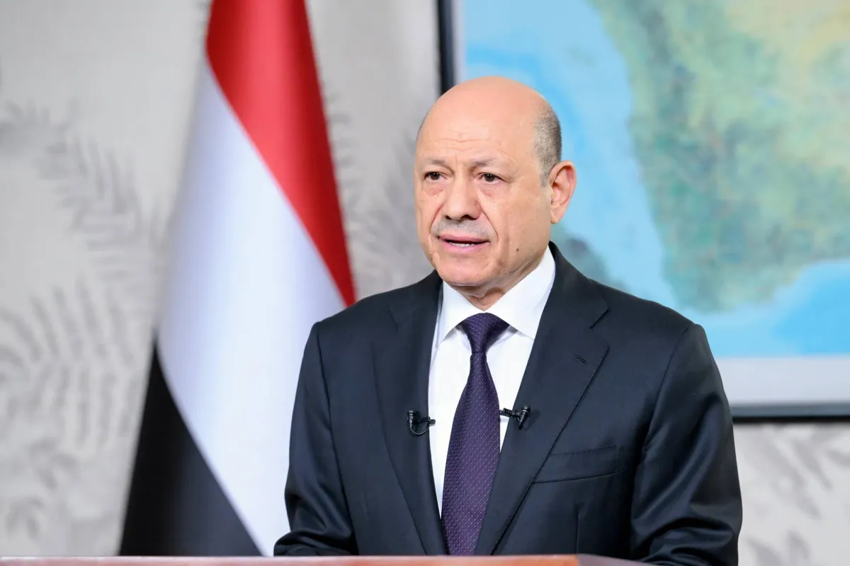 العليمي يدعو لتجاوز الماضي ويؤكد التزامه بإنصاف الجنوب في اليمن