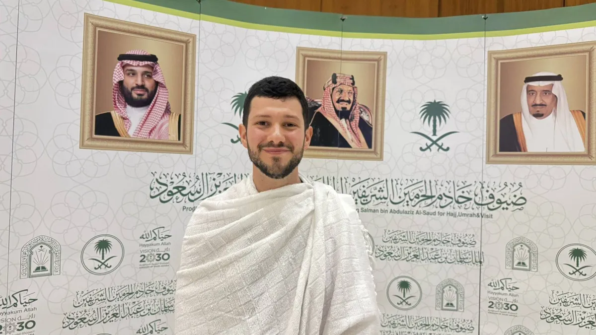 من ايطاليا الى البانيا: قصص حجاج جدد يلتقون في رحاب مكة