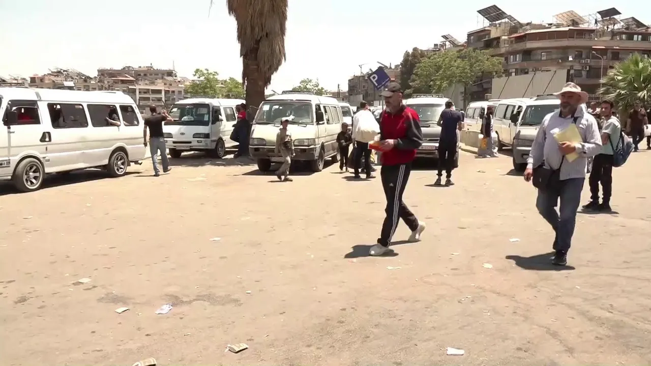 ازمة معيشية تلوح في الافق بعد ارتفاع تعرفة النقل في دمشق