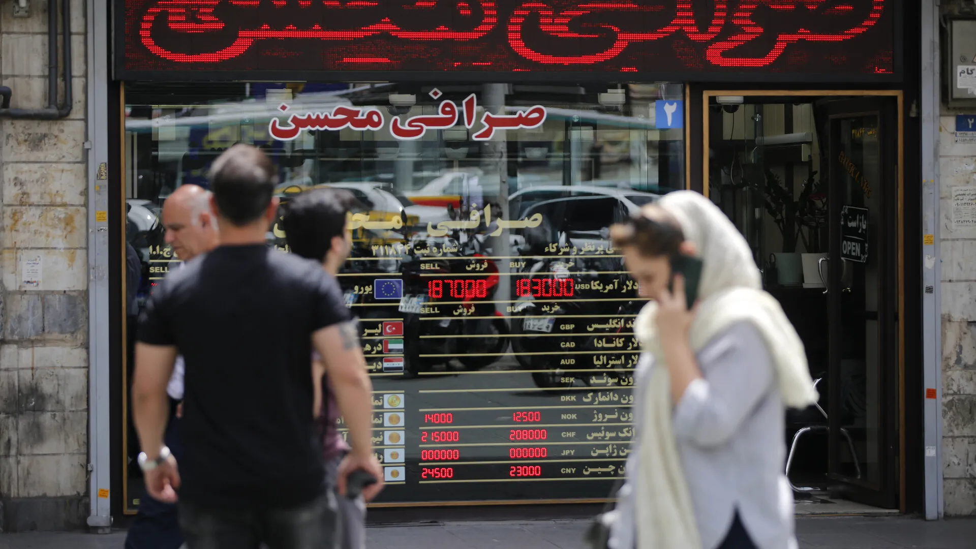 طهران تسعى لتخفيف وطأة العقوبات عبر تفاهمات مرتقبة مع واشنطن