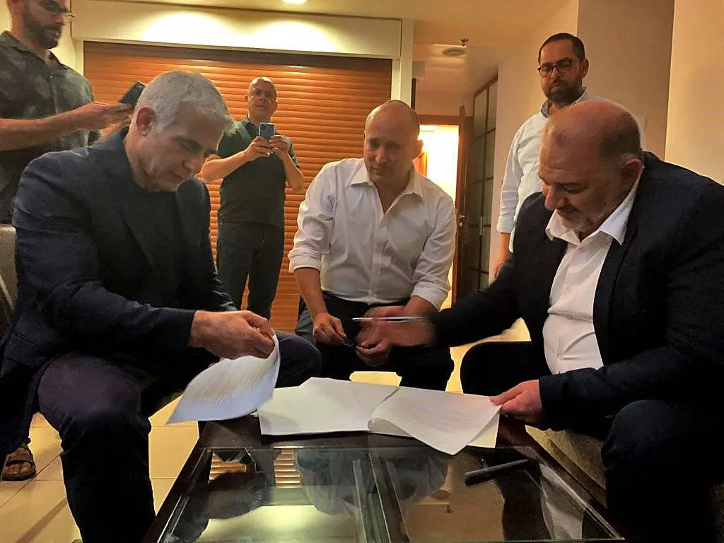 نتنياهو يثير الجدل بخطط لشطب حزب عربي وسط مخاوف من تدمير الديمقراطية