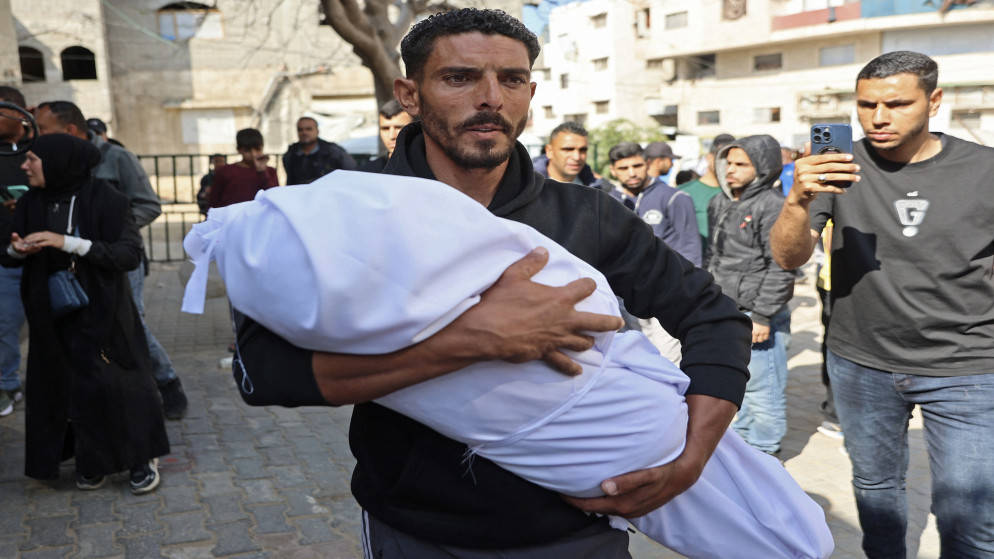 غزة تودع فاطمة.. قصف الاحتلال ينهي حياة طفلة في خان يونس