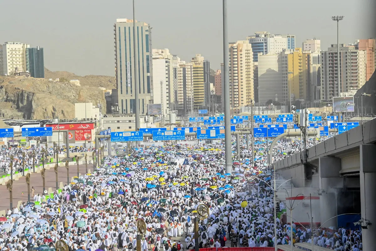 ضيوف الرحمن يودعون عرفات ويستقبلون ايام التشريق بمنى