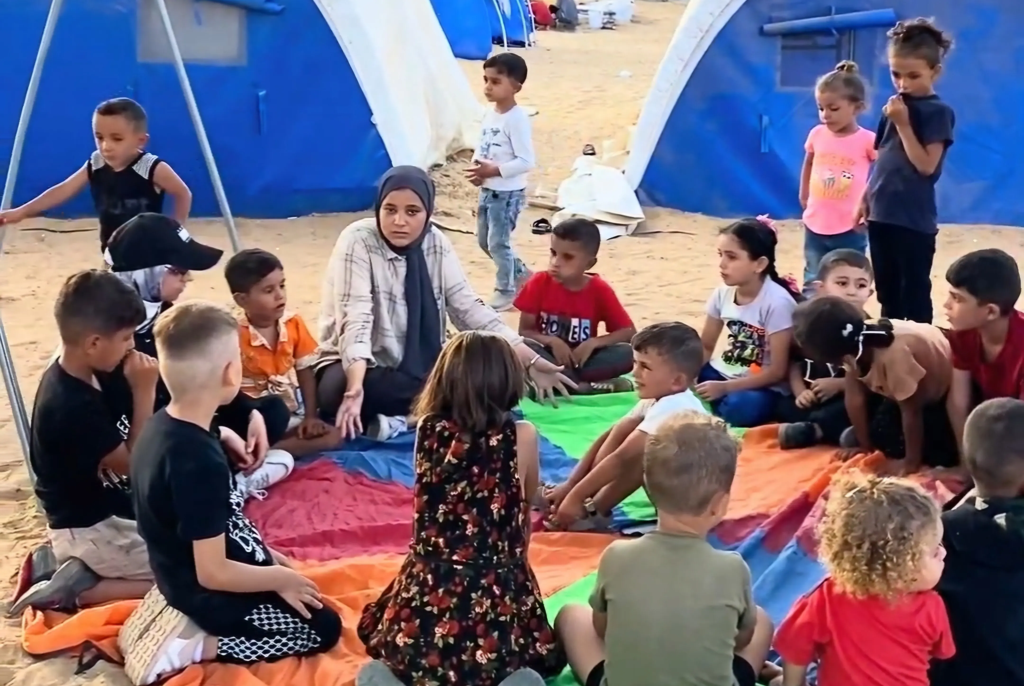 غزة: العيد يمر بمرارة على الايتام وسط فقد الأحبة