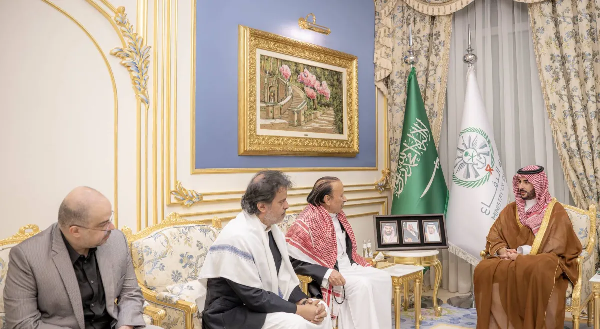 خالد بن سلمان يعزي أسرة الرئيس اليمني السابق عبد ربه منصور هادي