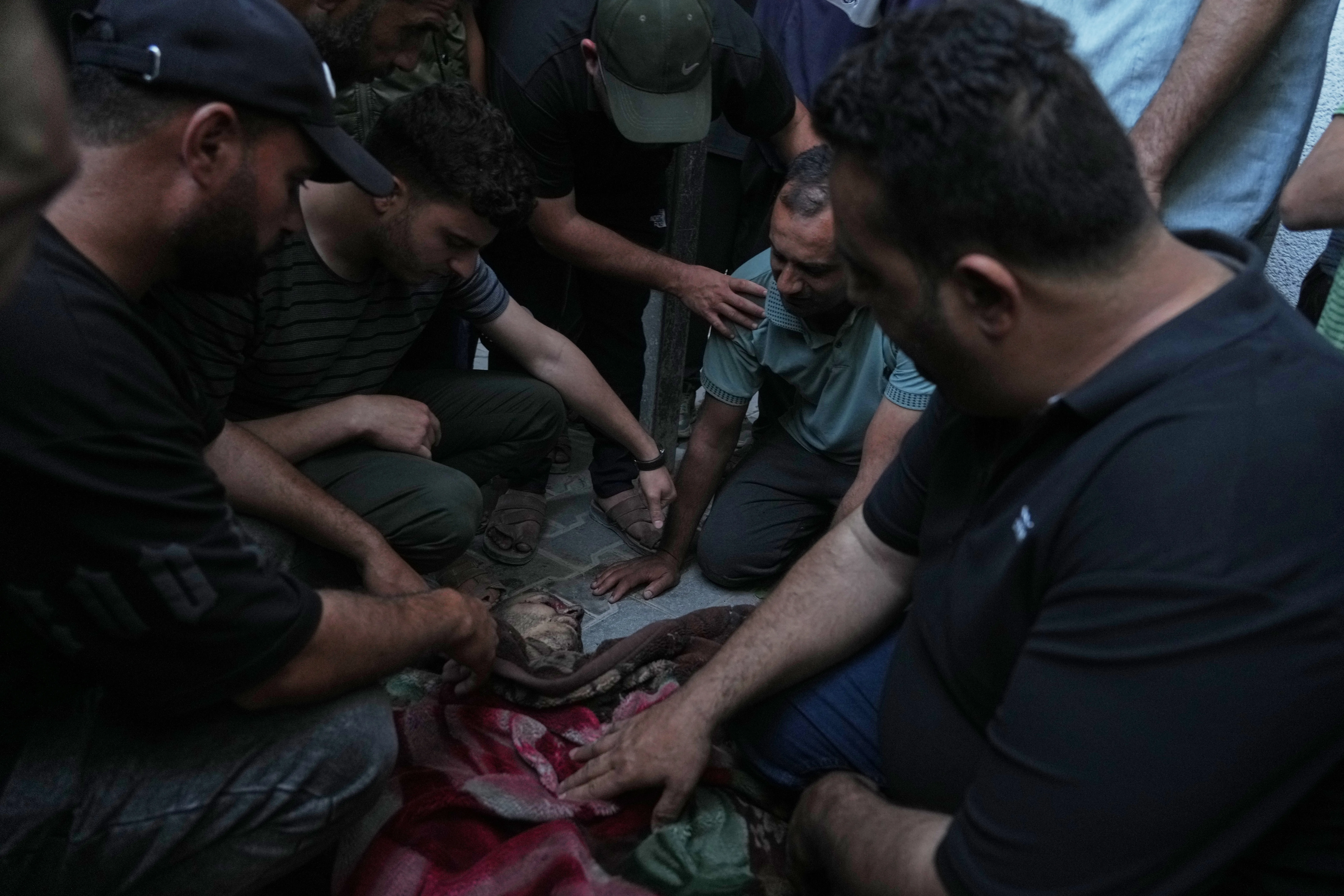 تصعيد في غزة: شهداء وجرحى جراء غارات اسرائيلية مكثفة