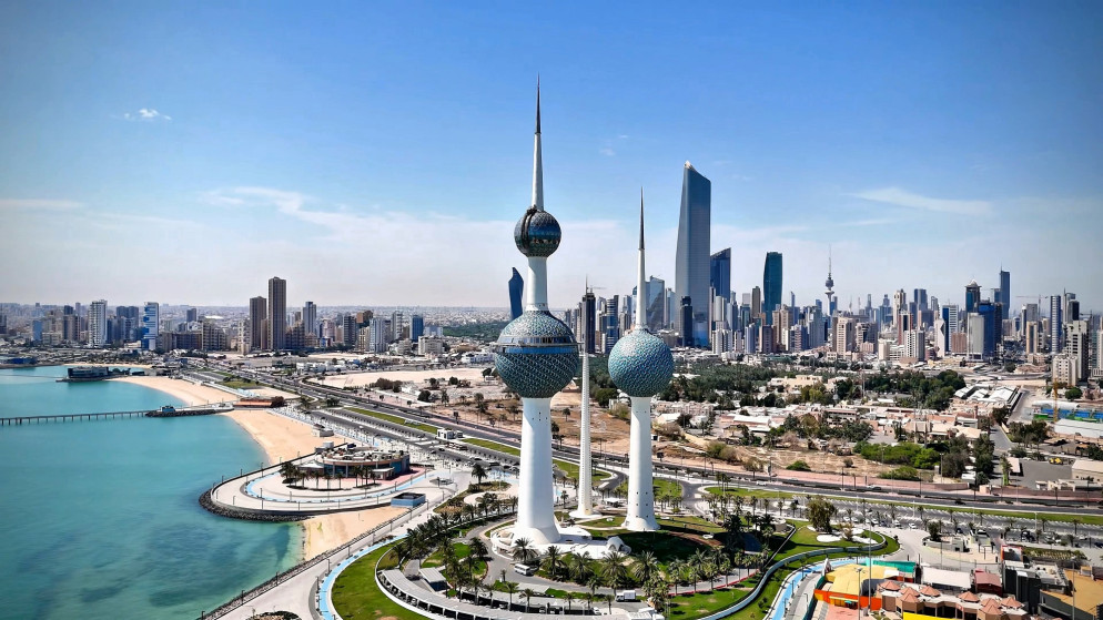 الكويت تتصدى لهجمات صاروخية ومسيرات في سماء البلاد